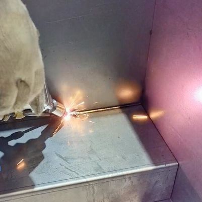 Metal SS 1000w 1500w 2000w Laser Welding Machine Purple Horn 3mm